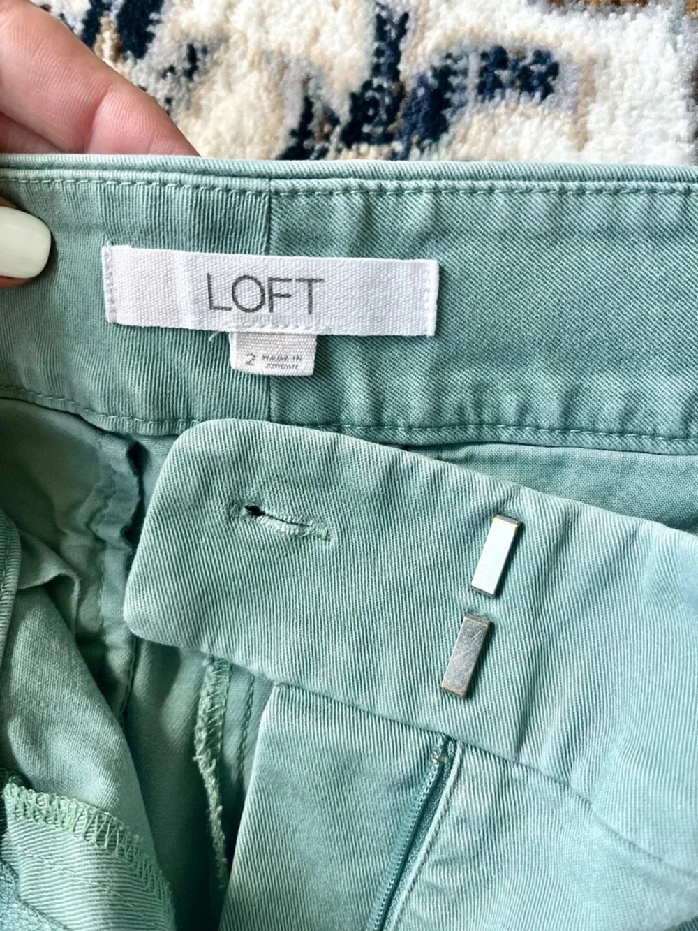 LOFT Shorts Light Green The Riviera Short Chino Pockets Women’s Size 2 - Picture 2 of 8